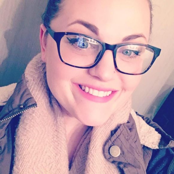 Meet your Posher, Elisabeth - Picture 1 of 1